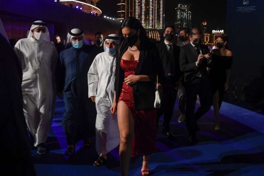 لباس جورجینا رودریگز برای مراسم در دبی در پریشتینا طراحی شده است ، واکنش رسانه های صربستان در حال آمدن است