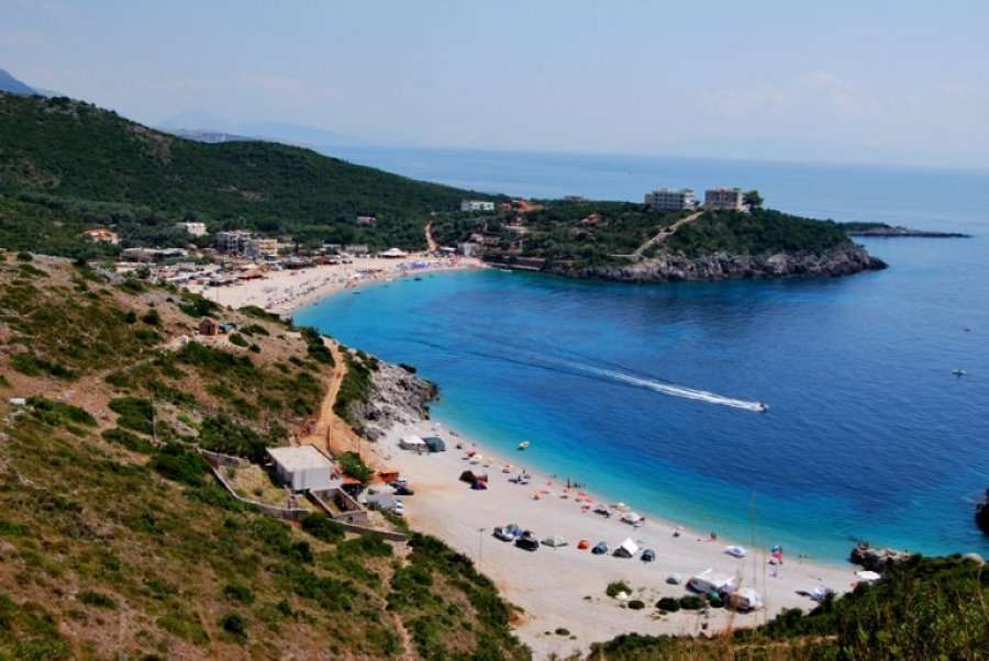 Këtë vit turistët po qëndrojnë më gjatë në Shqipëri