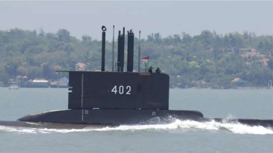 The submarine is lost in the depths of the ocean, aboard 52 sailors