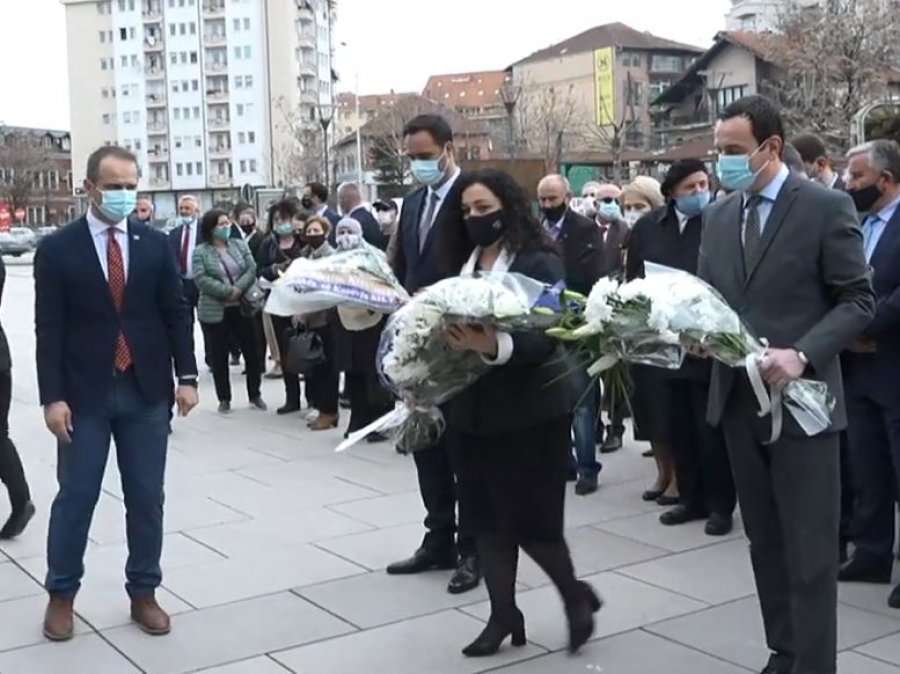 Heads of institutions and families honor the missing in their day