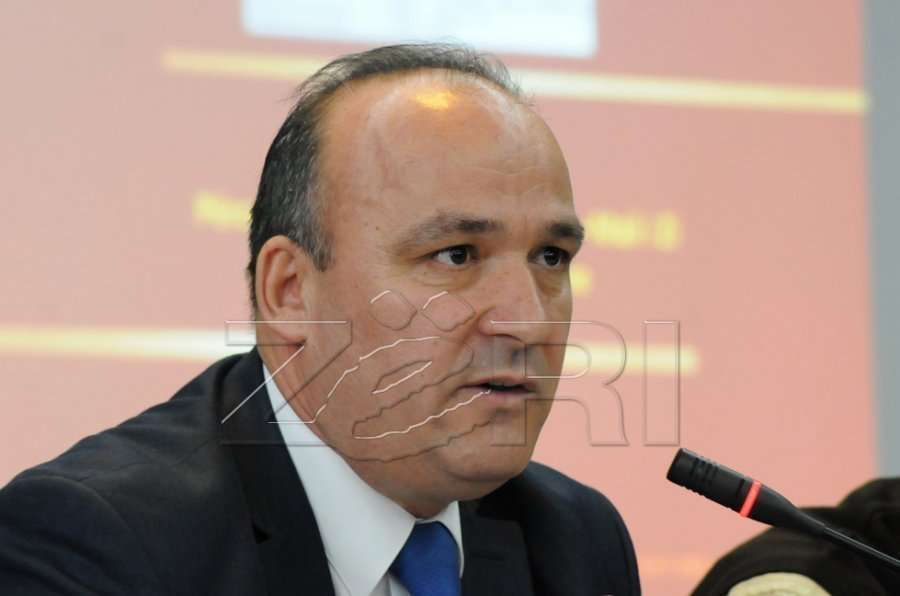 Bulliqi announces a competition for the award of scholarships