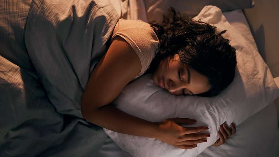 چگونه خواب می تواند به شما در کاهش وزن کمک کند