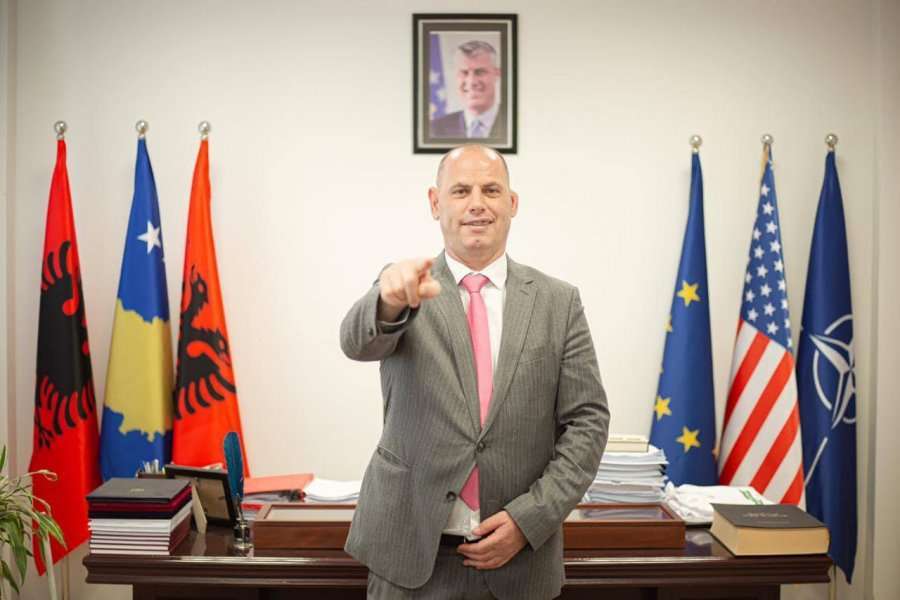 لادروفوی بدون تایید حزب از نامزدی خود برای دوره دوم در درناس خبر داد