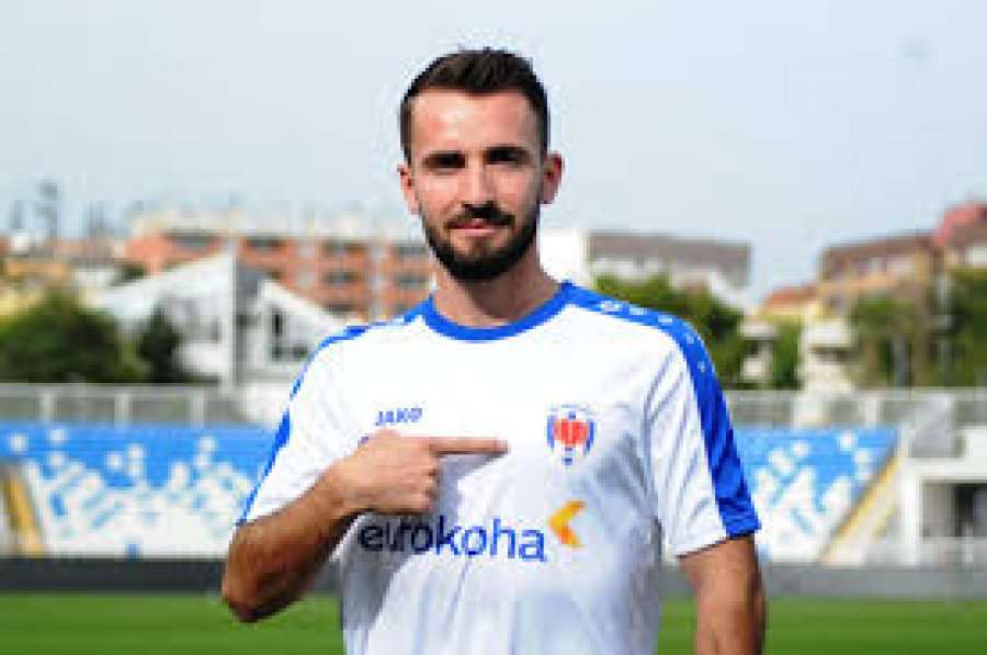 Official: Enis Gavazaj is introduced to the new team 