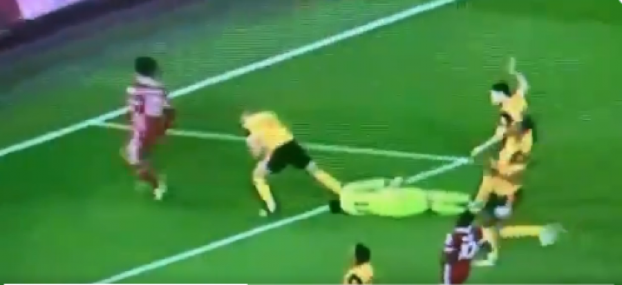 The moment when the Wolves goalkeeper suffered a terrible injury