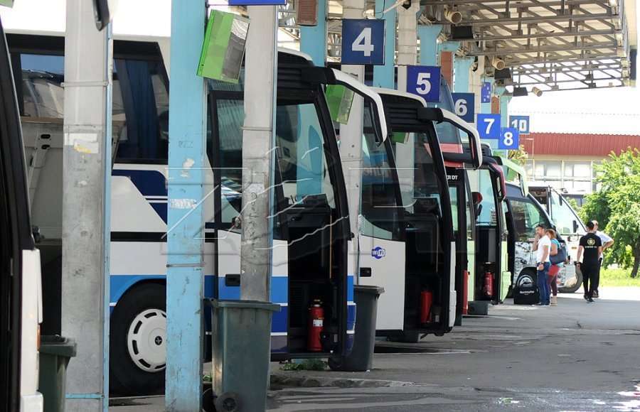  Buses in front of the Government, Road Transport Association protest today