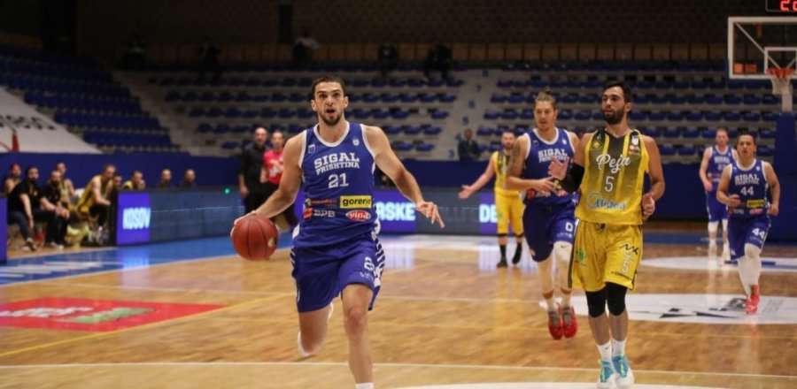Arbër Berisha is seriously injured, off the floor for 5-7 months