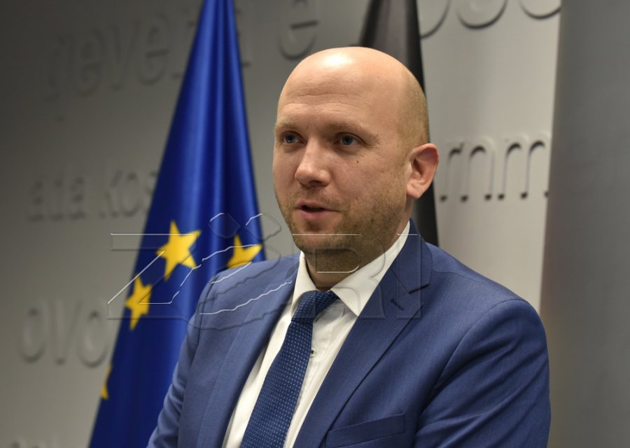 Sarrazin në Shkup: Pranojeni propozimin francez, do të jemi në anën tuaj