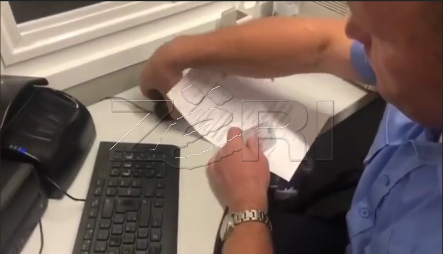 Sveçla thotë se vendimi për dokumente për hyrje/dalje do të zbatohet deri në heqjen e barrikadave