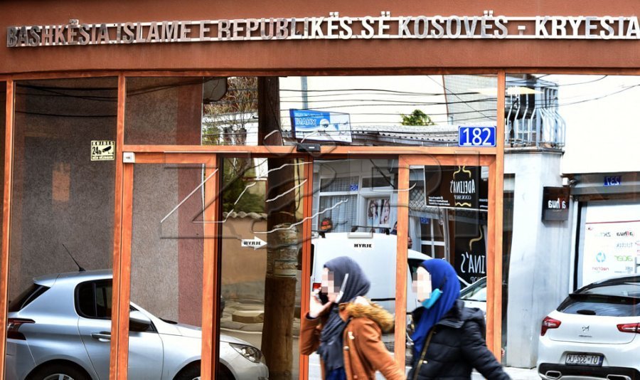 Mblidhen mbi 10 mijë nënshkrime online për shaminë në shkolla, kërkesa do dërgohet në kryeministri dhe në MASHT