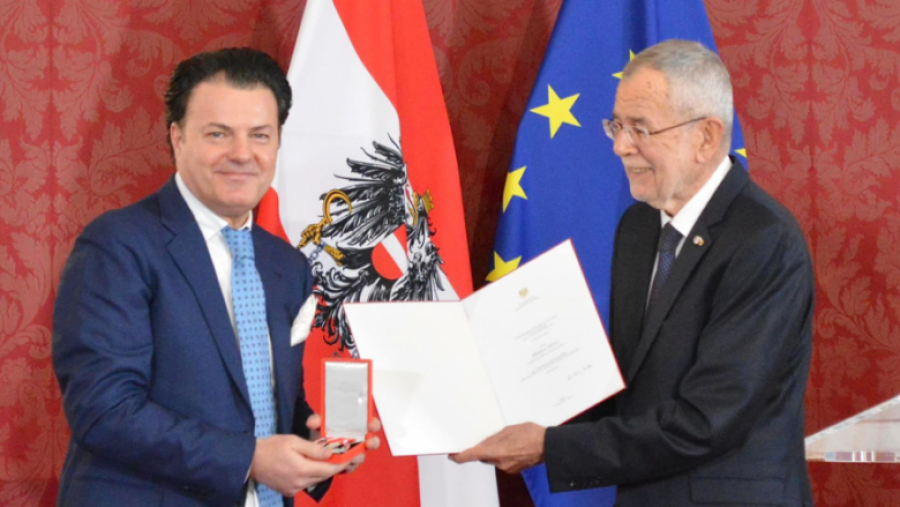 Shkëlzen Doli dekorohet nga presidenti i Austrisë, Alexander Van der Bellen