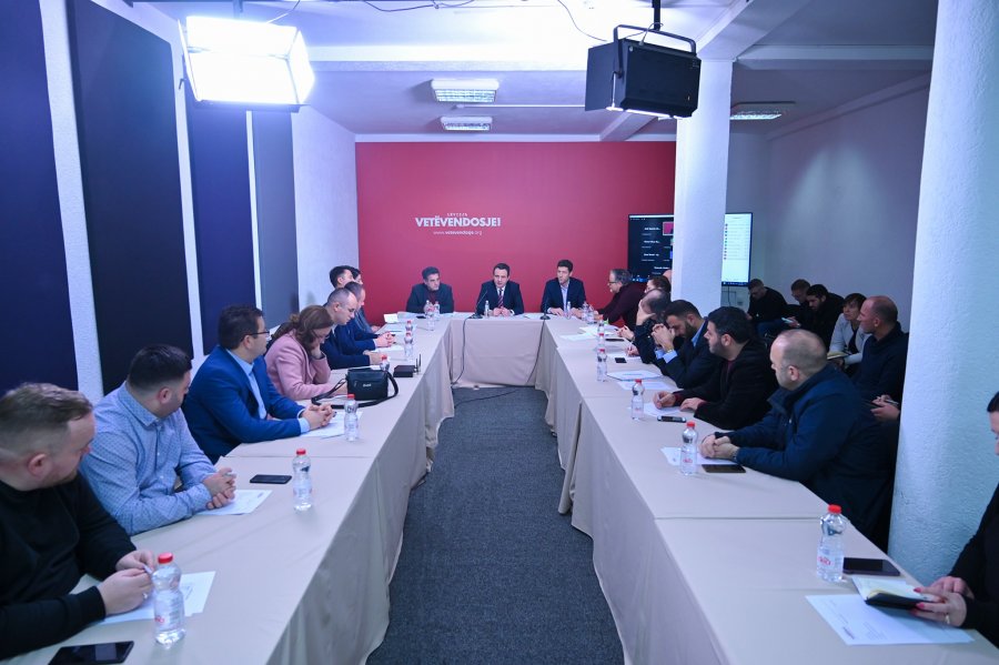 Vetëvendosje kërkon largimin e barrikadave në veri