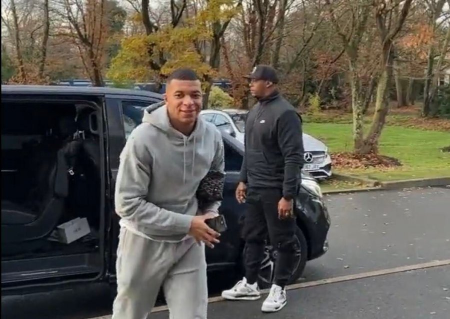 Mbappe rikthehet në stërvitje me PSG-në