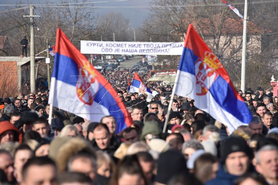 Në protestën e serbëve në Rudarë mban fjalim edhe djali i ish-policit të arrestuar, Dejan Pantiq