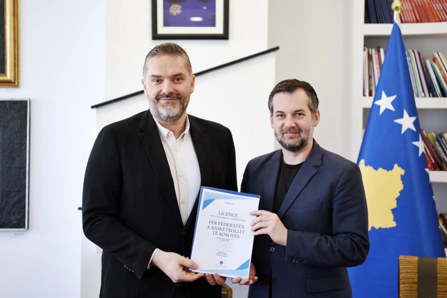 Ministria e Sportit licencon tri Federata 