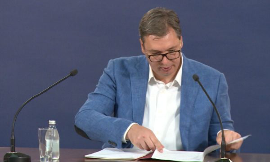 Vuçiq i drejtohet ish-policit serb: Le të flasim para se të shkojmë në luftë