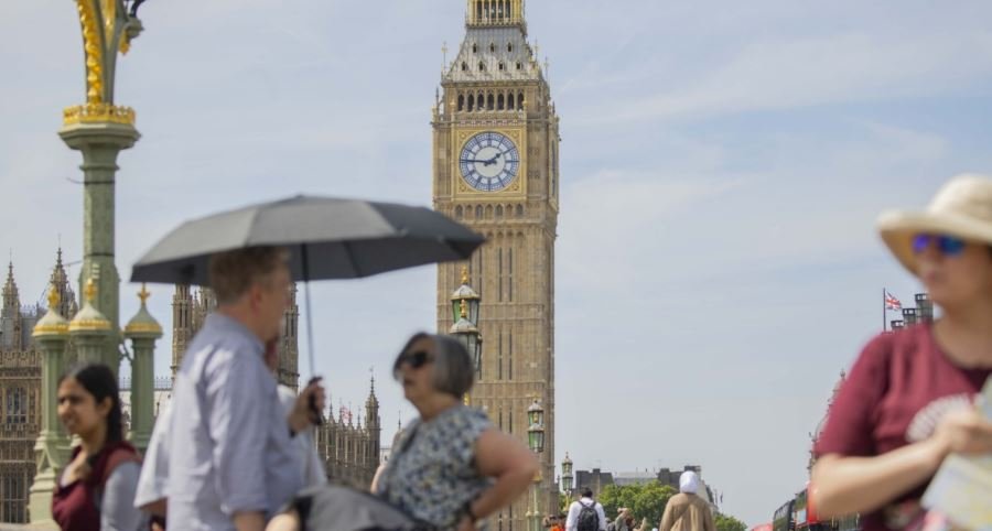 Britania shpall emergjencën kombëtare, alarm i kuq nga i nxehti ekstrem