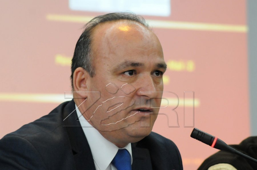 Ish-drejtori i Inspeksionit akuzon Bulliqin që e shkarkoi pasi urdhëroi rrënimin e objekteve pa leje tek Liqeni i Batllavës