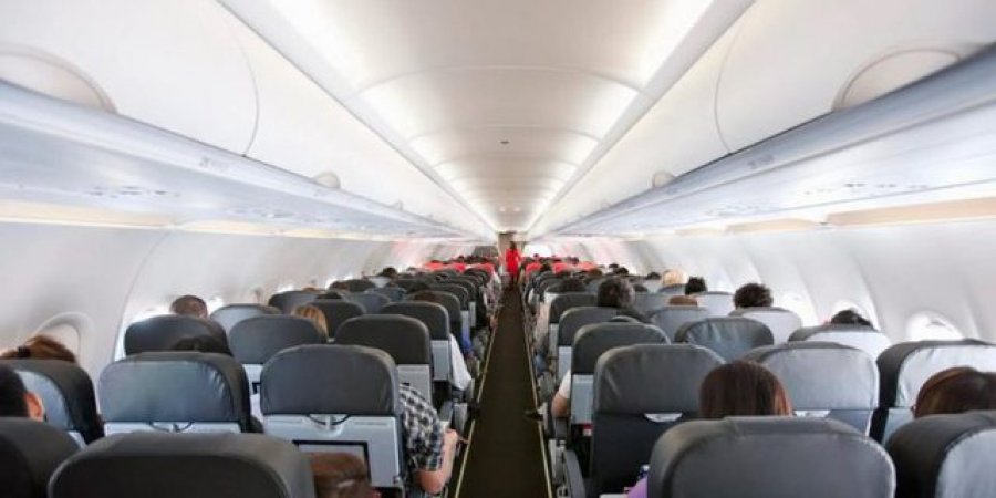 Sherri mes pilotëve në ajër shkakton panik te pasagjerët në Washington