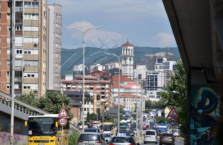 Dedaj: Problemet në komunikacionin e Prishtinës s’tejkalohen me blerjen e autobusëve, por me rregullimin e infrastrukturës