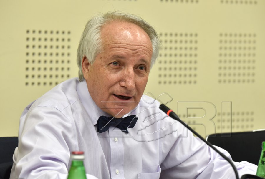 Rifat Latifi jep dorëheqje nga pozita e ministrit të Shëndetësisë