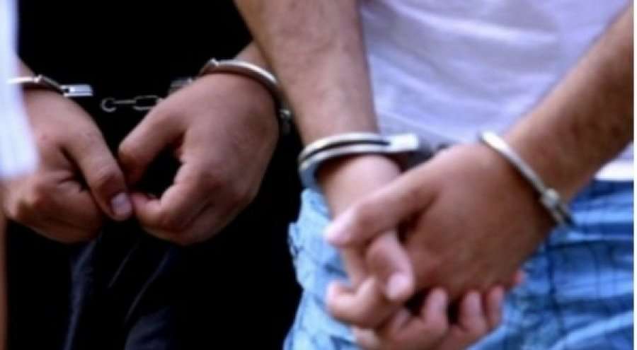 Penguan zyrtarët policor në kryerje të detyrës, arrestohen dy të mitur në Pejë