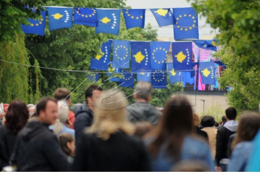 Franca i ofron mbështetje Kosovës për anëtarësimin në BE