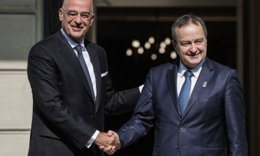 Daçiqi shkon në Greqi, kryediplomati grek i kërkon kompromis me Kosovën për t’i shmangur tensionet
