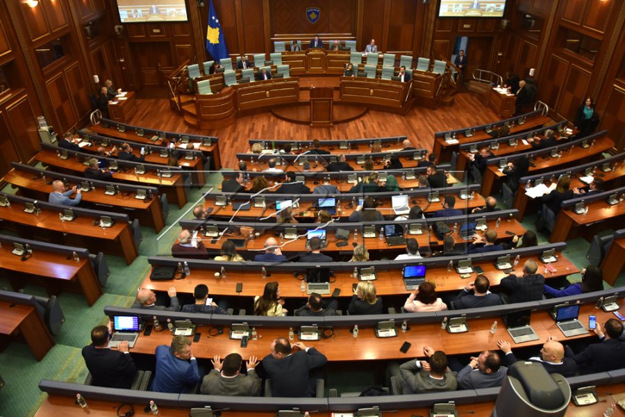 Hoti akuzon mazhorancën për tri seancat e sotme: Kjo është joserioze dhe tallje 