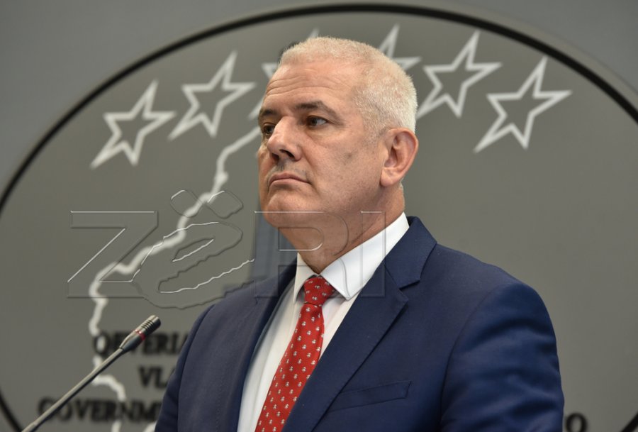 Sveçla: Barrikadat duhet të hiqen menjëherë
