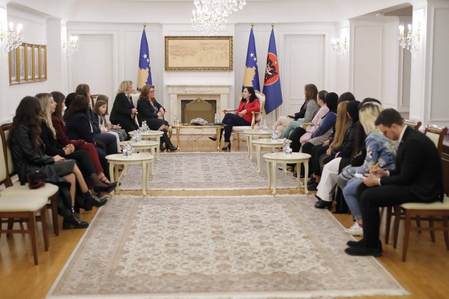 Osmani preti në takim një grup të grave të komuniteteve rom, ashkali dhe egjiptian