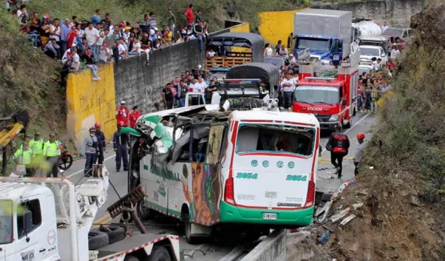 20 të vdekur dhe 14 të plagosur në një aksident me autobus në Kolumbi