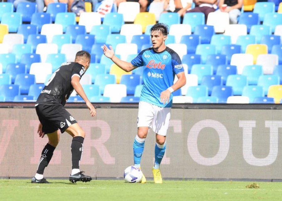 Napoli fiton minimalisht ndaj Spezias