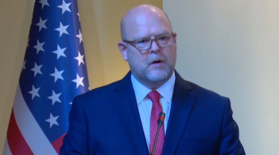 Ambasadori Hovenier uron Kosovën për fitoren ndaj Qipros