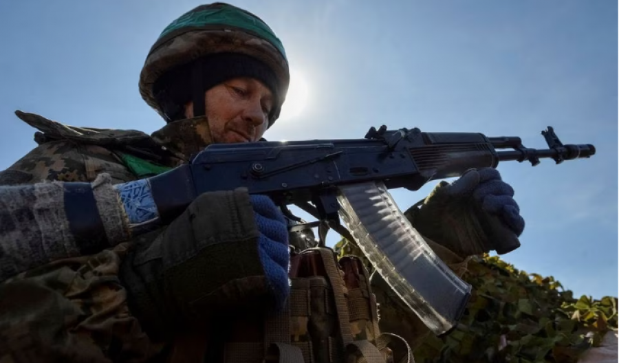 Dokumenti i Pentagonit: Serbia ka rënë dakord të furnizojë me armë Ukrainën