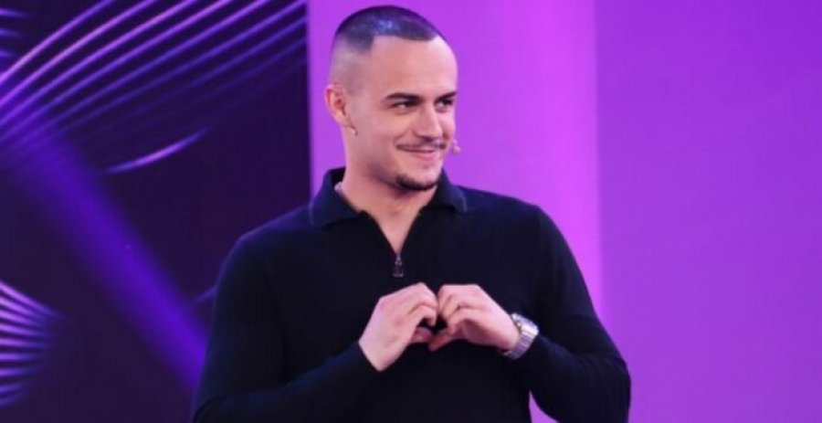 Don Xhoni dhuron donacion për ndërtimin e një shtëpie për një familje në nevojë