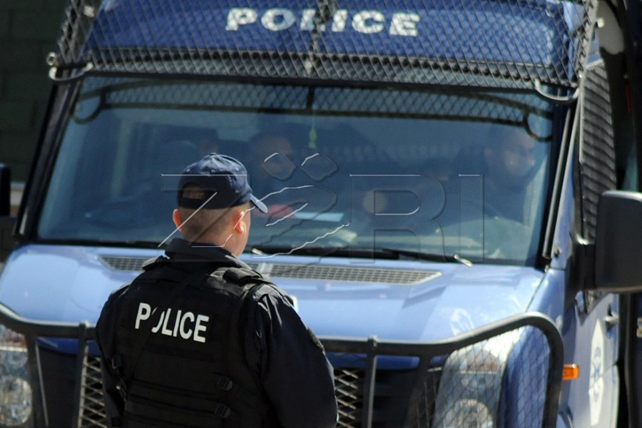 Të shtëna armësh mes policëve dhe një personi në Mirushë të Malishevës