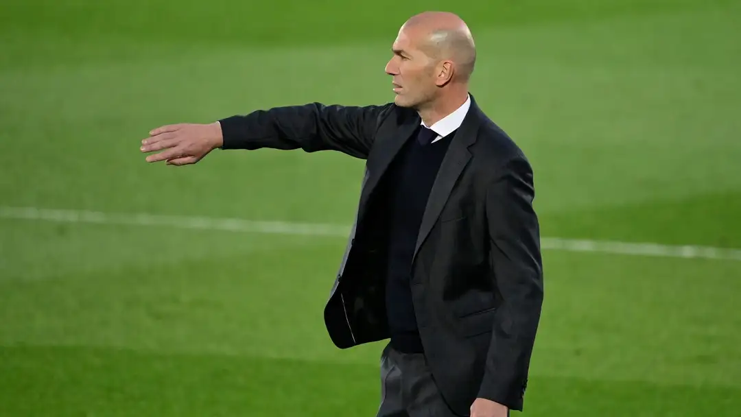 Real Madridi kontakton Zidanen për një rikthim të mundshëm