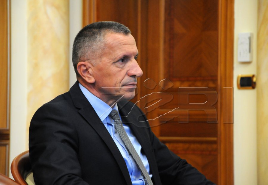Kamberi: Jam kërcënuar për shkak të aktivitetit politik