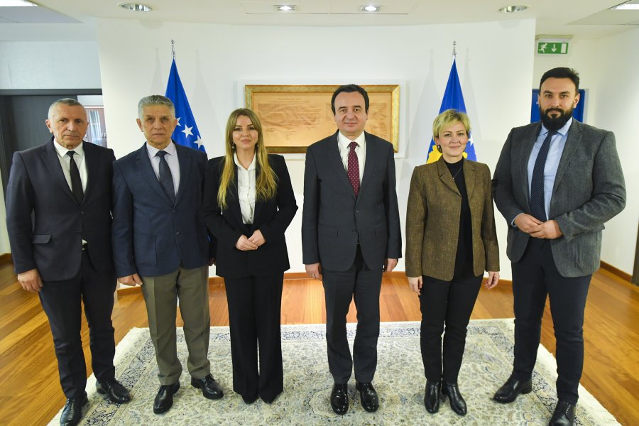 Boshnjakët dhe shqiptarët në Serbi takohen me Kurtin: Duam të drejta si serbët në Kosovë