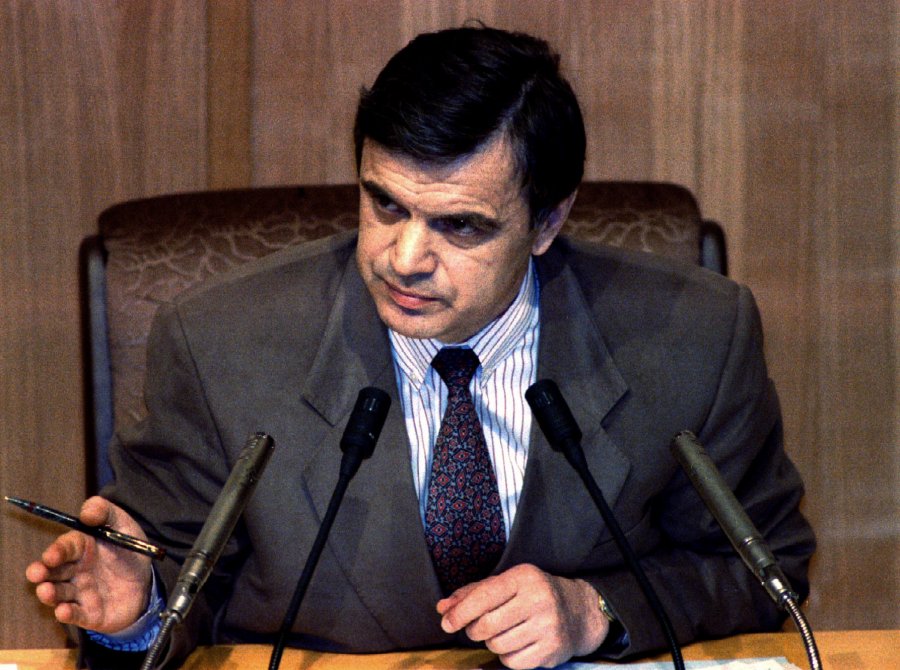 Vdes Ruslan Khasbulatov, ish-kryeparlamentari rus