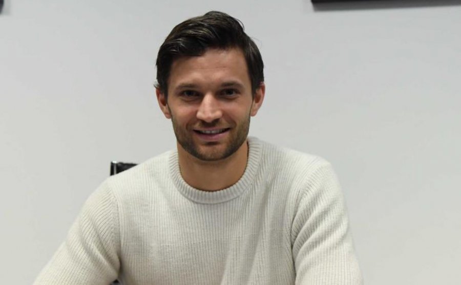Zyrtare: Bartosz Bereszynski, lojtari më i ri i Napolit