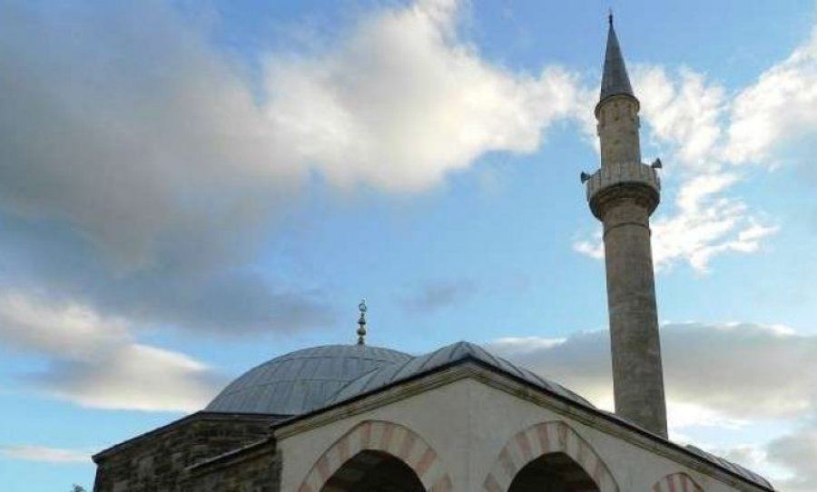 Vidhen arkat e bamirësisë në dy Xhamitë e Prishtinës