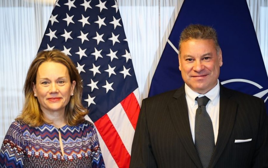 Ambasadorja amerikane në NATO dhe Escobari diskutojnë për veriun
