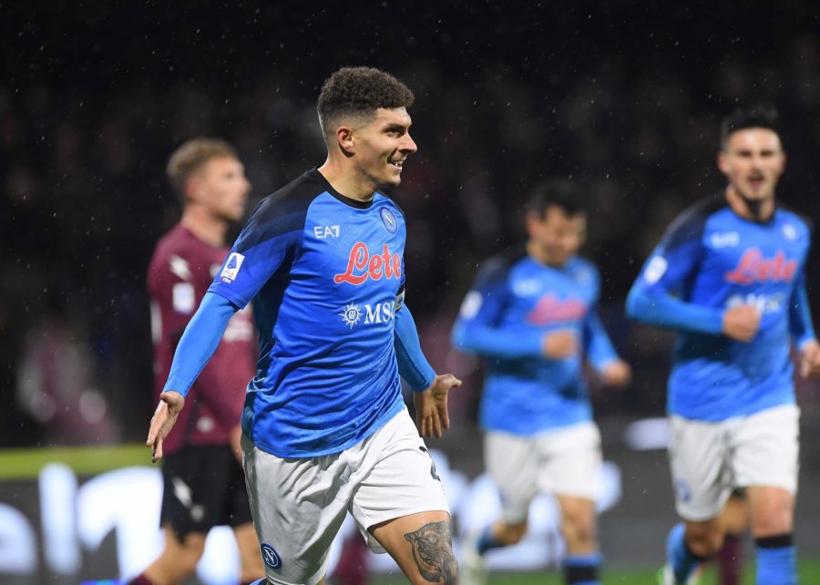 Napoli fiton në udhëtim te Salernitana