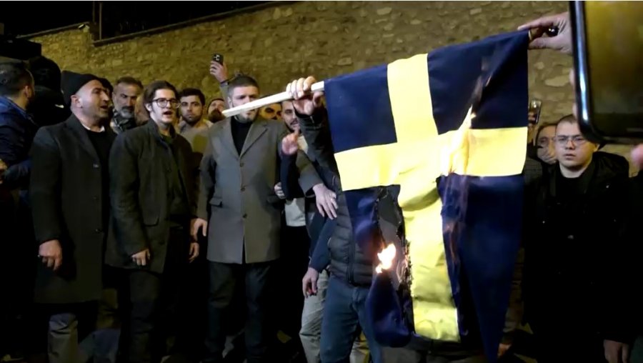 Djegia e Kuranit në Suedi, protestë në Stamboll