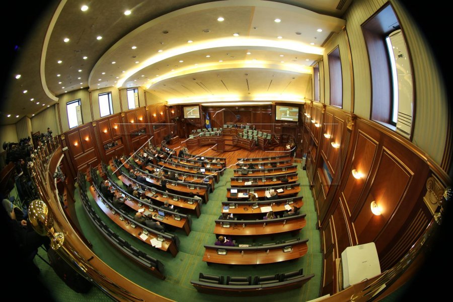 Krahas pagave e mëditjeve, deputetët shpenzuan edhe 16 mijë e 140 euro për mbushje telefoni