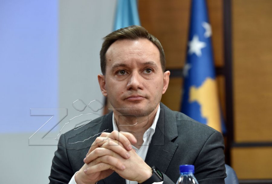 “Po e lirojmë hapësirën publike me barriera me ngjyra”, Zogaj: Janë më të mira se të Shpend Ahmetit