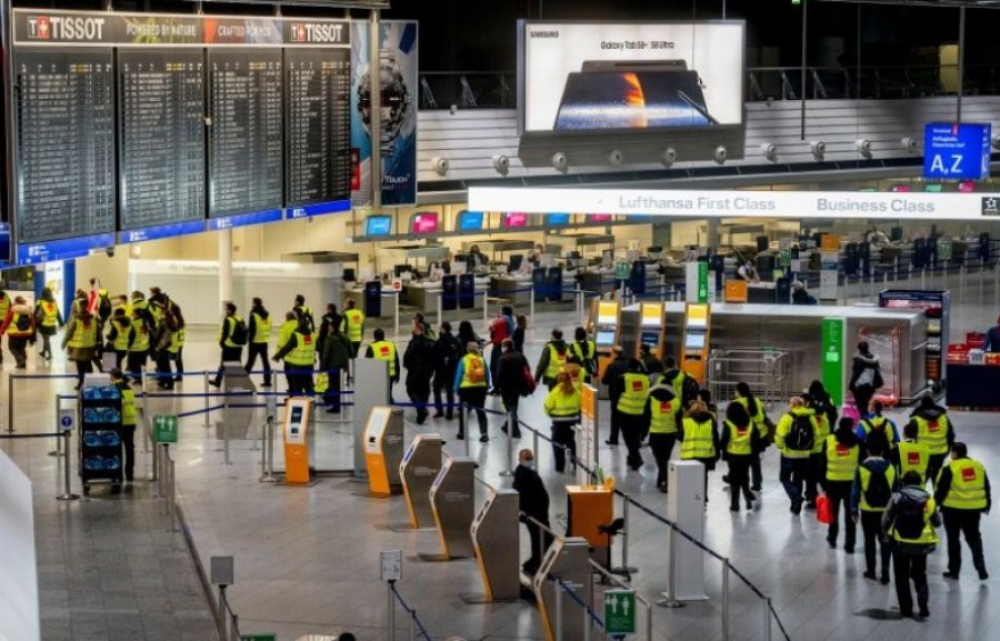 Qindra fluturime të anuluara nga grevat në aeroportet gjermane