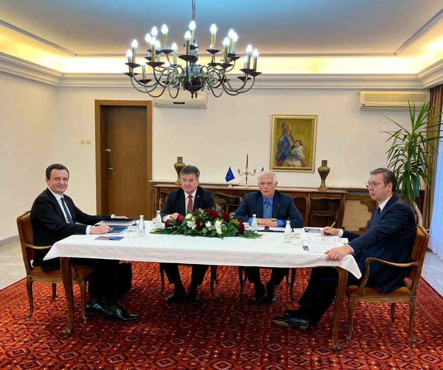 Lajçaku për marrëveshjen e Ohrit: Pas 12 orësh negociata, palët u angazhuan që të respektojnë të gjitha nenet e marrëveshjes